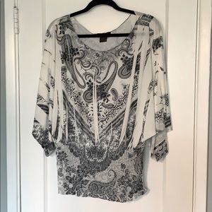 B/W print top with wing sleeve and shirred waist